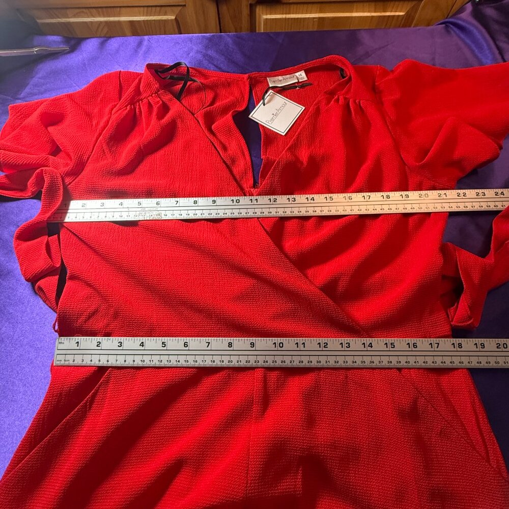 New πPremier Amour Feminine & Romantic Fire Red Romper with Pockets - Picture 12 of 16